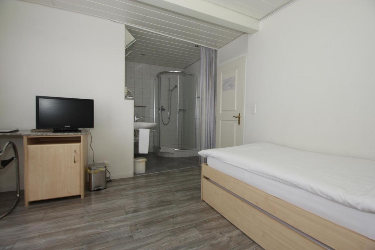 Kerzers Hotel Hippel Krone מראה חיצוני תמונה